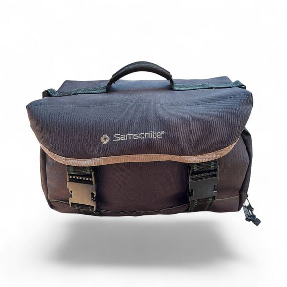 Minolta Maxxum 7000 With 3 Lenses and Bag - Picture 10 of 16